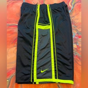 NIKE MENS BASKETBALL SHORTS SIZE L BLACK & FLUORESCENT YELLOW/GREEN
